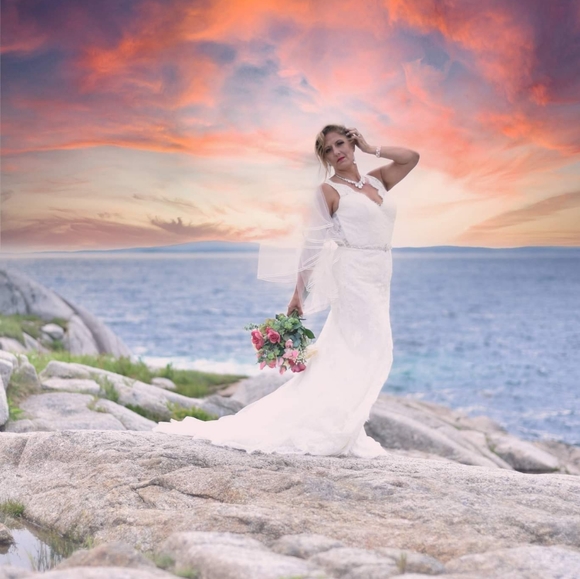 Ivory wedding gown - Picture 2 of 3